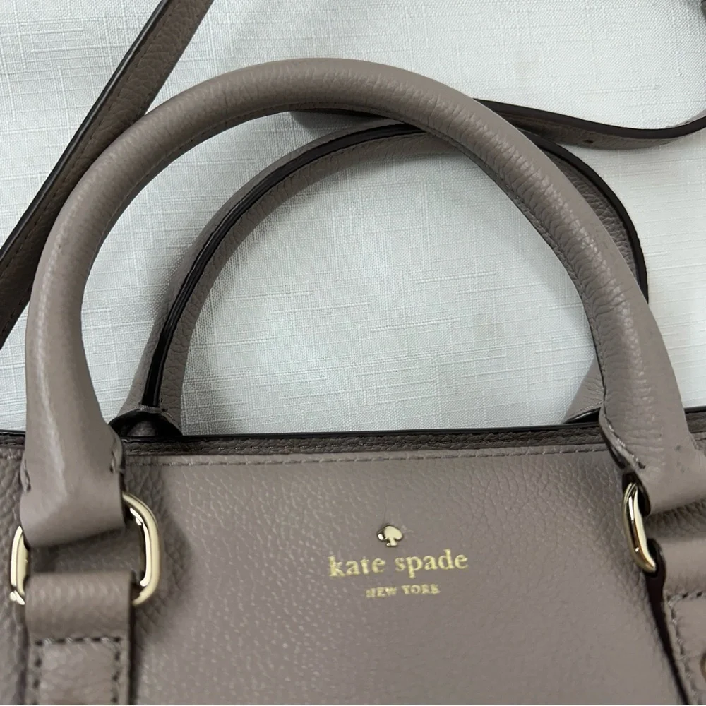 Kate Spade Taupe Larchmont Avenue Pebbled Leather Satchel Crossbody Bag Purse - Picture 13 of 16